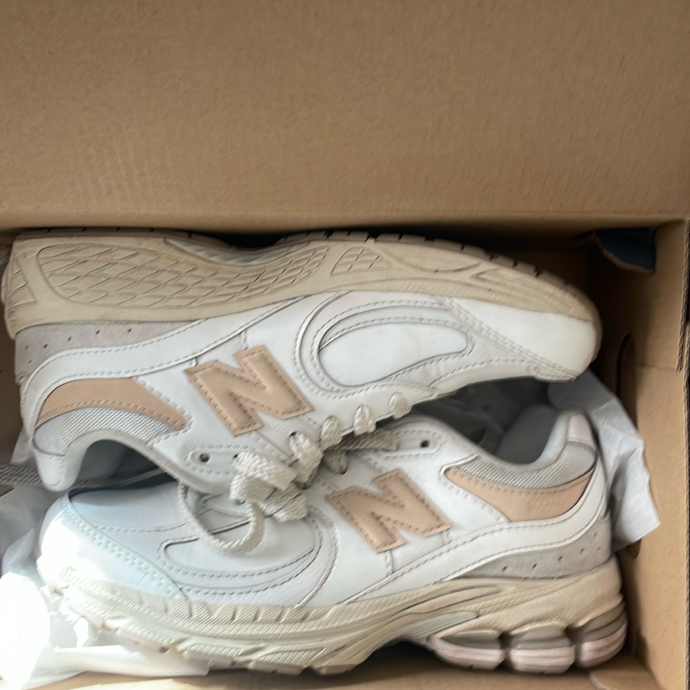 New balances kids sneakers